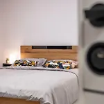 Appartamento Cozy & Parking - Subject To Availability