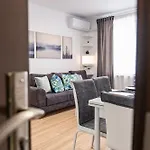 Cozy & Parking - Subject To Availability Апартаменты *