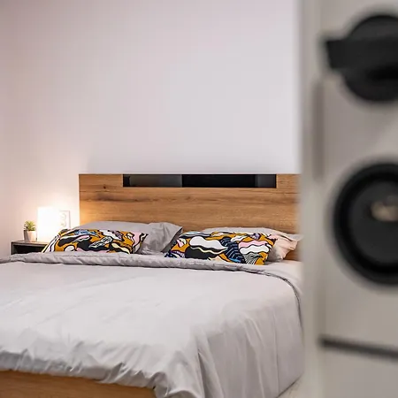 דירה Cozy & Parking - Subject To Availability