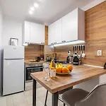 Cozy & Parking - Subject To Availability Apartman *