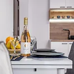 Apartman Cozy & Parking - Subject To Availability *