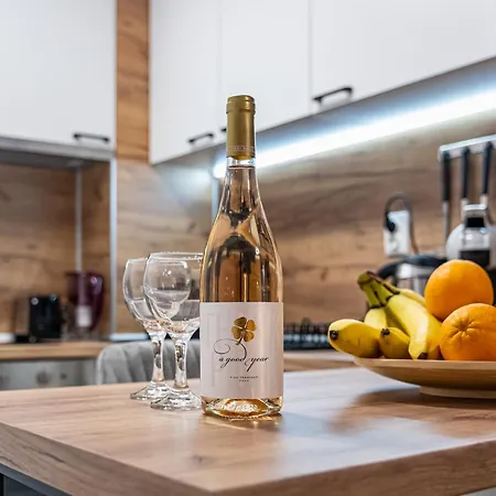 Cozy & Parking - Subject To Availability Appartement *
