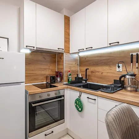 Cozy & - Parking - Subject To Availability *