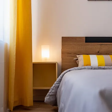 Cozy & Parking - Subject To Availability * 바르나