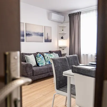 Cozy & Parking - Subject To Availability 아파트 *