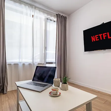 Cozy & Parking - Subject To Availability Appartement